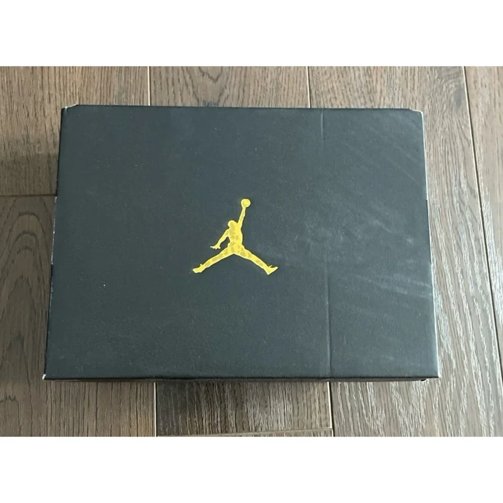 Nike Air Jordan empty‎ shoe box